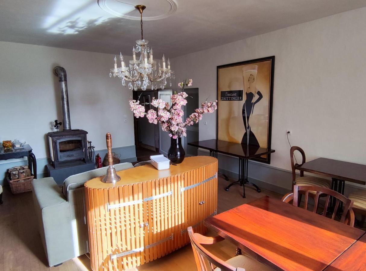 Melay  Maison Egalite מראה חיצוני תמונה